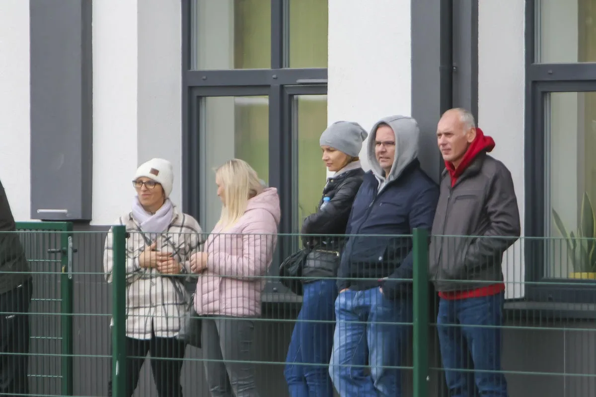 Domowy mecz ligowy MKS Ostrowianka z bardzo bliskim wynikiem (zdjęcia)