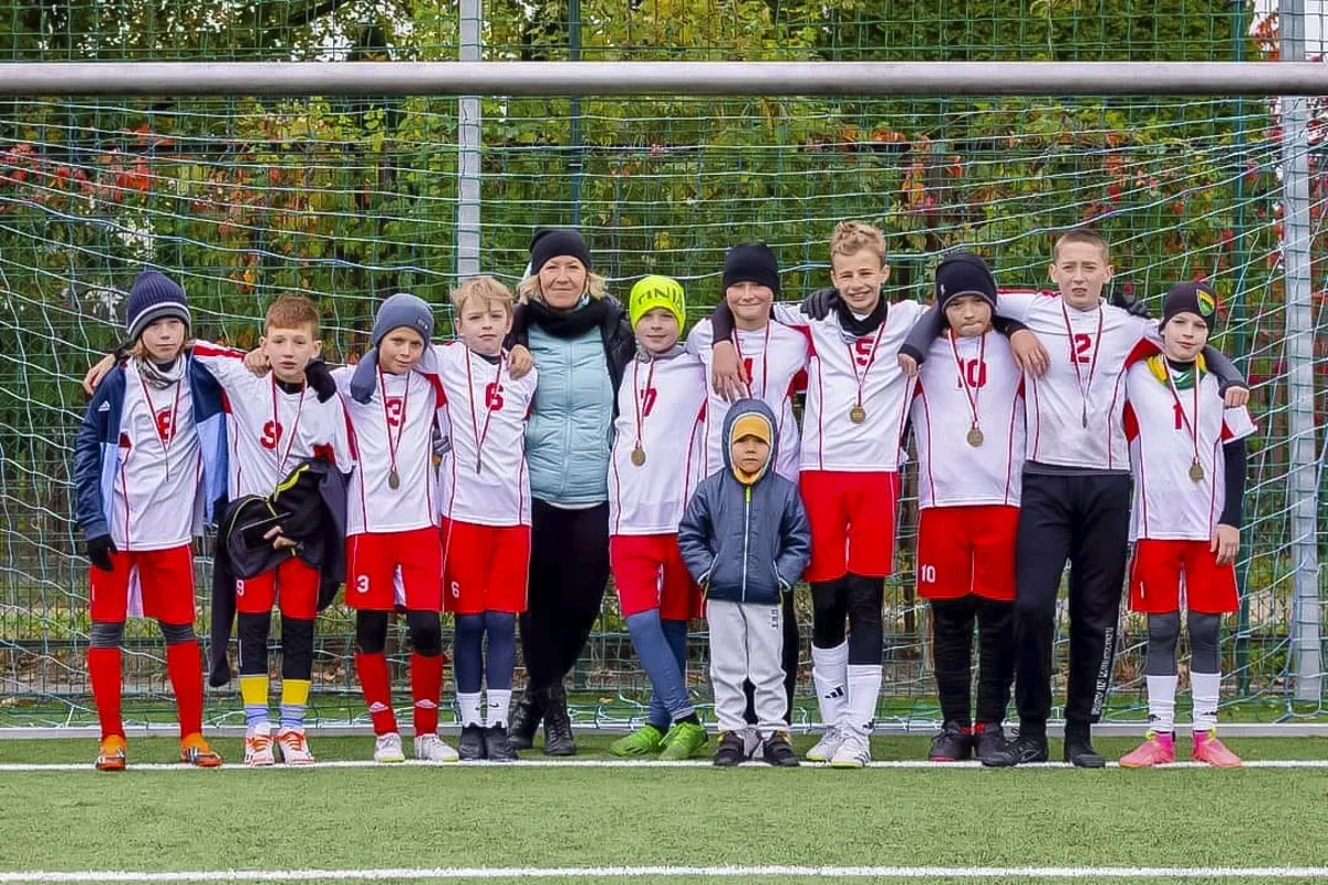 Szkolna drużyna chłopców rocznik 2011 Mistrzami Powiatu Ostrowskiego w piłce nożnej (zdjęcia)