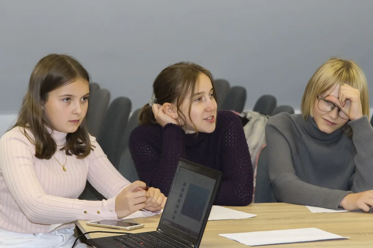 Młodzież poznaje pracę w radiu, telewizji i prasie (zdjęcia)