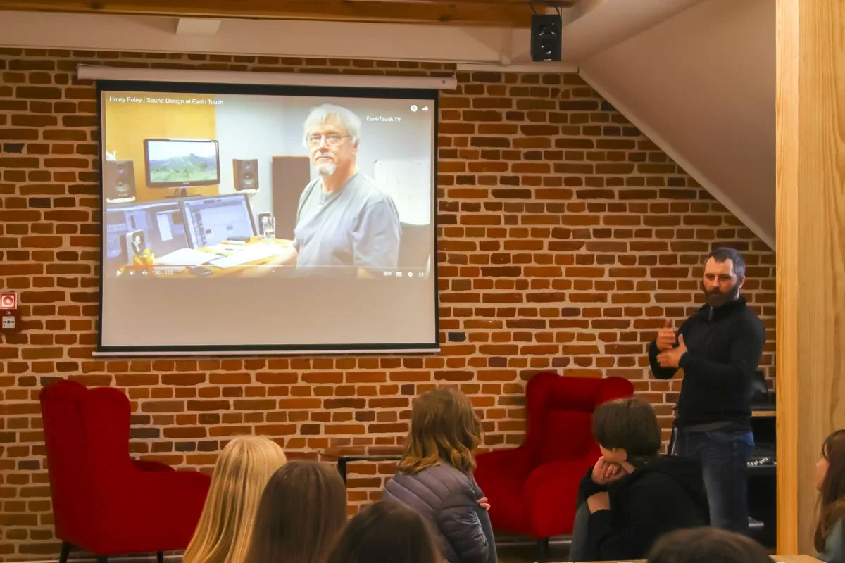 Młodzież poznaje pracę w radiu, telewizji i prasie (zdjęcia)