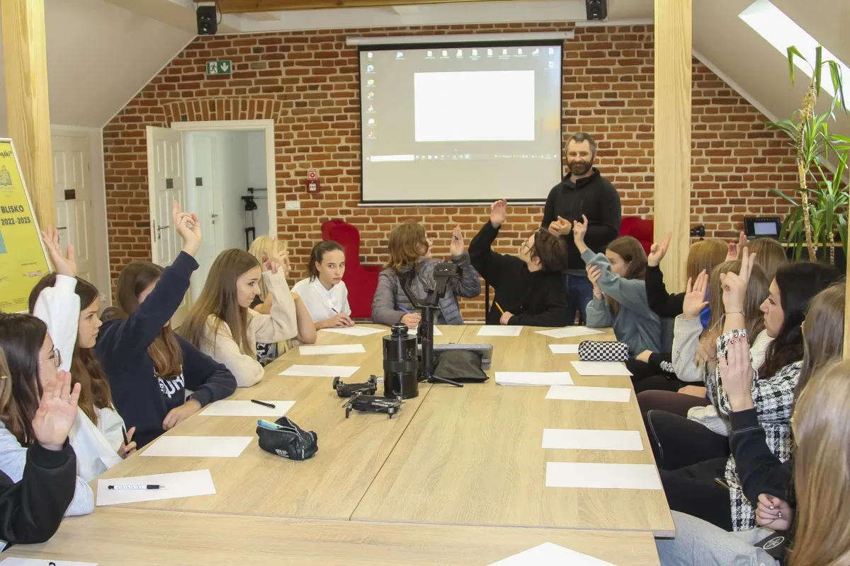 Młodzież poznaje pracę w radiu, telewizji i prasie (zdjęcia)
