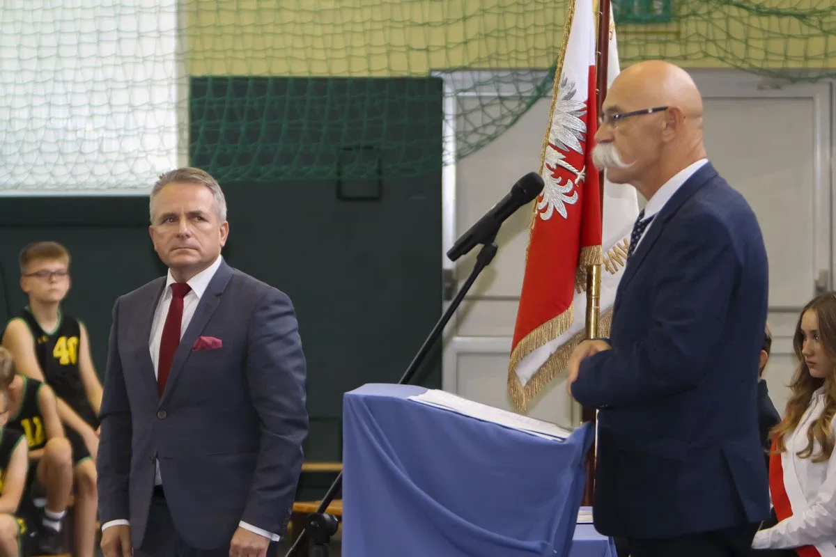 Uroczyste ślubowanie oddziału sportowego w Szkole Podstawowej nr 2 w Ostrowi Mazowieckiej (zdjęcia)
