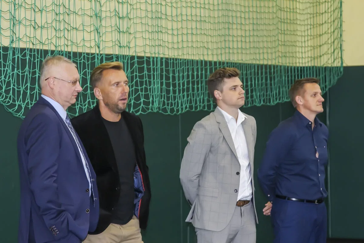 Uroczyste ślubowanie oddziału sportowego w Szkole Podstawowej nr 2 w Ostrowi Mazowieckiej (zdjęcia)