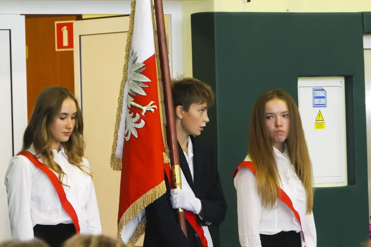 Uroczyste ślubowanie oddziału sportowego w Szkole Podstawowej nr 2 w Ostrowi Mazowieckiej (zdjęcia)