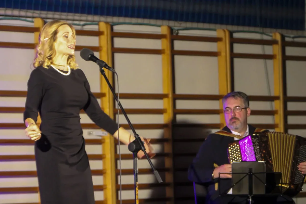 Piosenki Édith Piaf w wykonaniu Anny Sroki-Hryń z zespołem Nie Żal Mi (zdjęcia)
