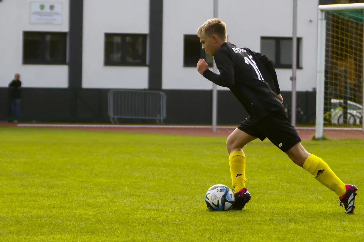 Popołudniowy mecz roczników 2009 KS Ostrovia i Żbik Nasielsk (zdjęcia)