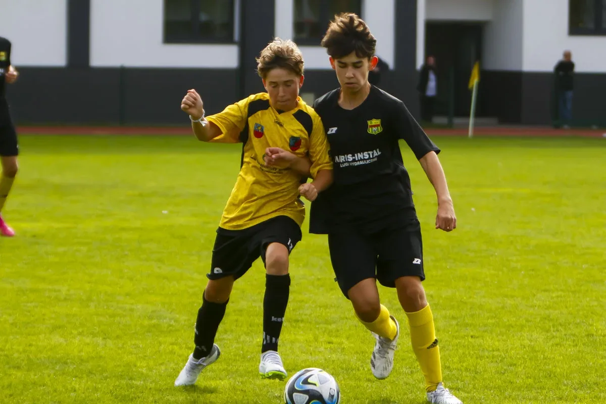 Popołudniowy mecz roczników 2009 KS Ostrovia i Żbik Nasielsk (zdjęcia)