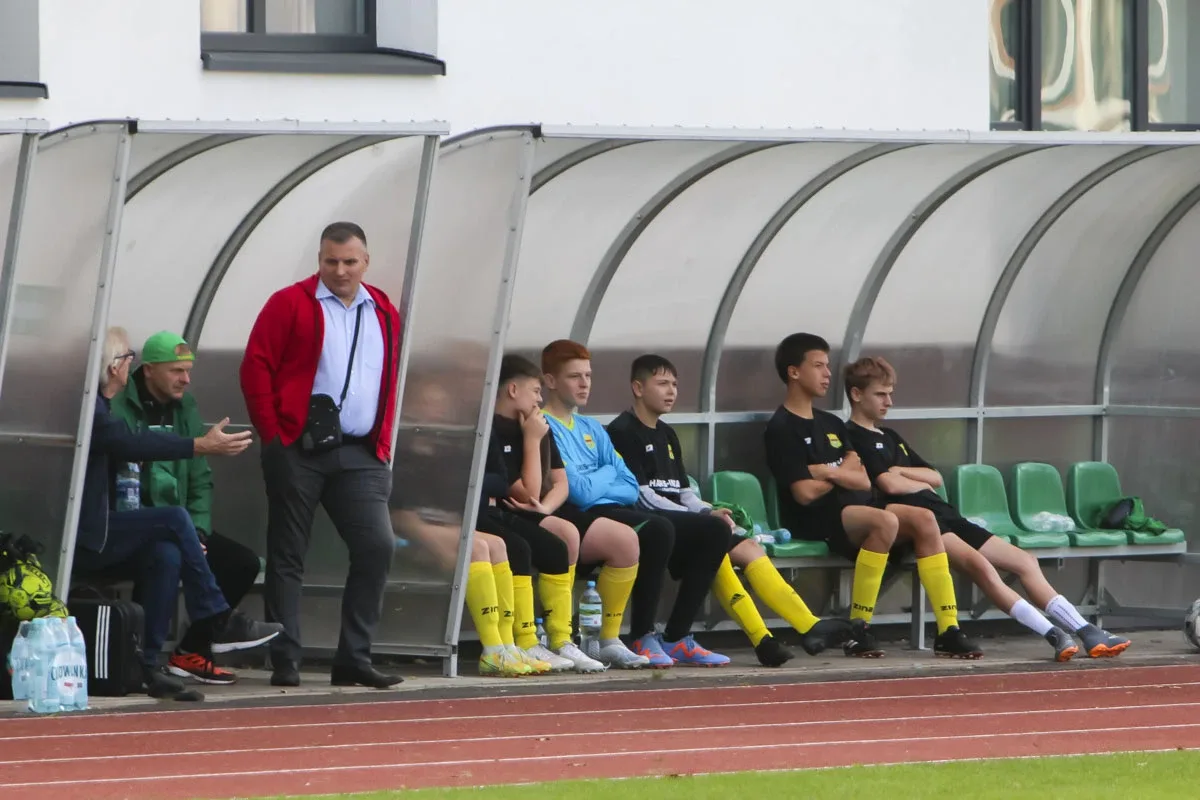 Popołudniowy mecz roczników 2009 KS Ostrovia i Żbik Nasielsk (zdjęcia)