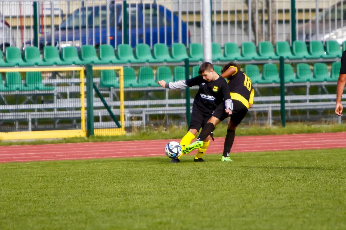 Popołudniowy mecz roczników 2009 KS Ostrovia i Żbik Nasielsk (zdjęcia)