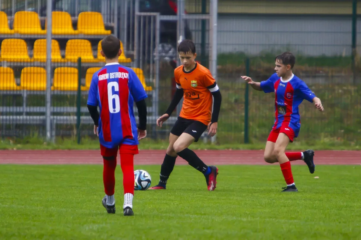 KS Ostrovia z rocznika 2010 wygrywa sobotni mecz! (zdjęcia)