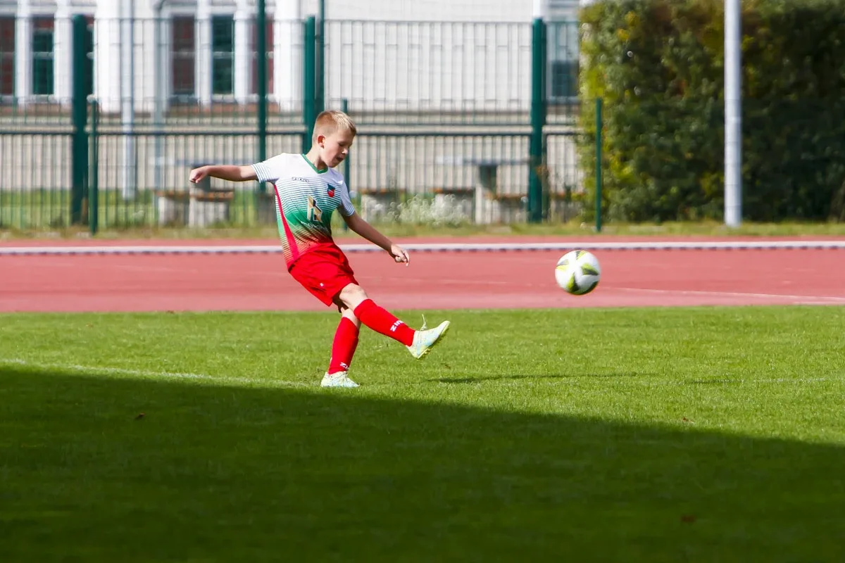 MKS Ostrowianka z rocznika 2011 wygrywa niedzielne spotkanie z Wkra Żuromin! (zdjęcia)