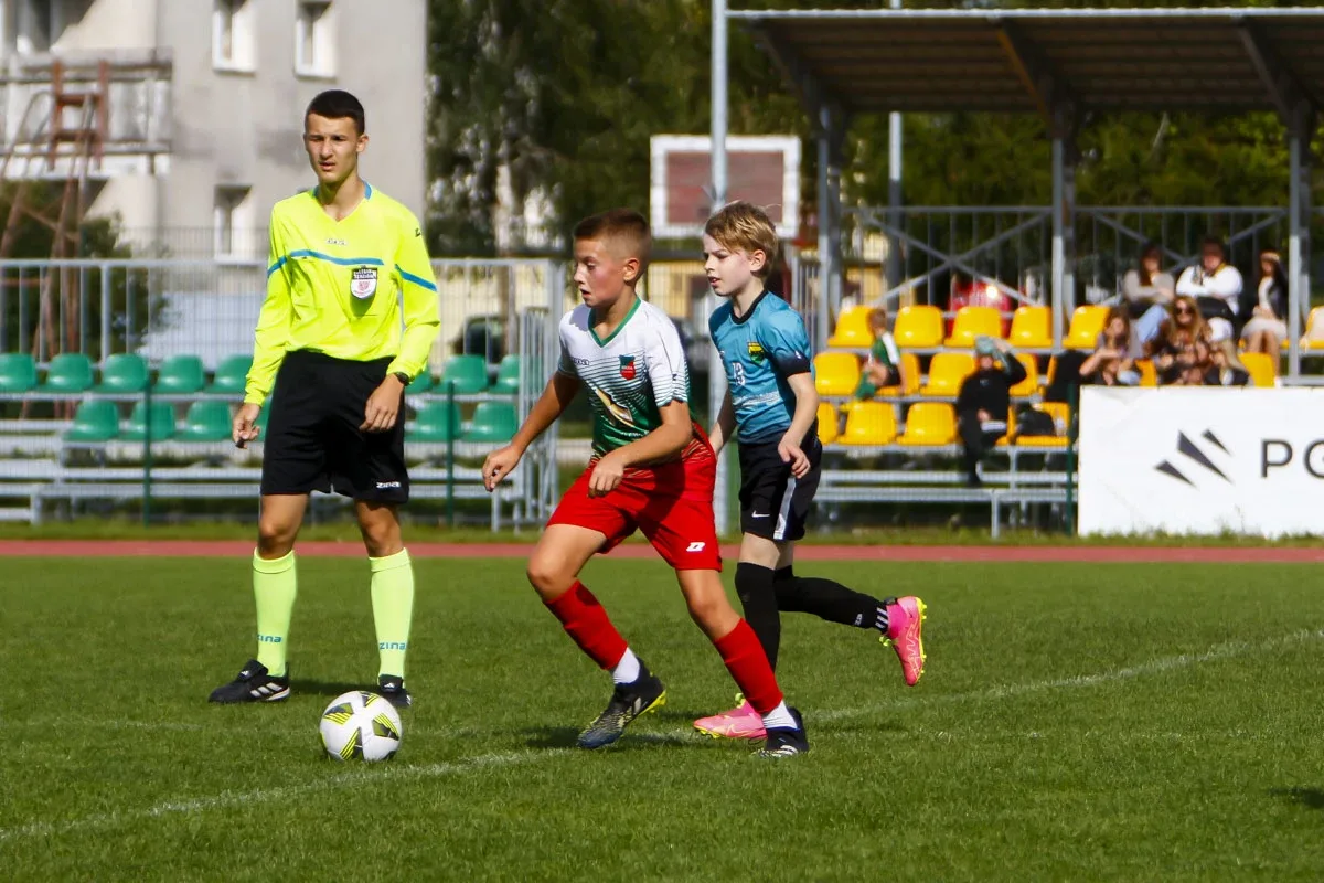 MKS Ostrowianka z rocznika 2011 wygrywa niedzielne spotkanie z Wkra Żuromin! (zdjęcia)