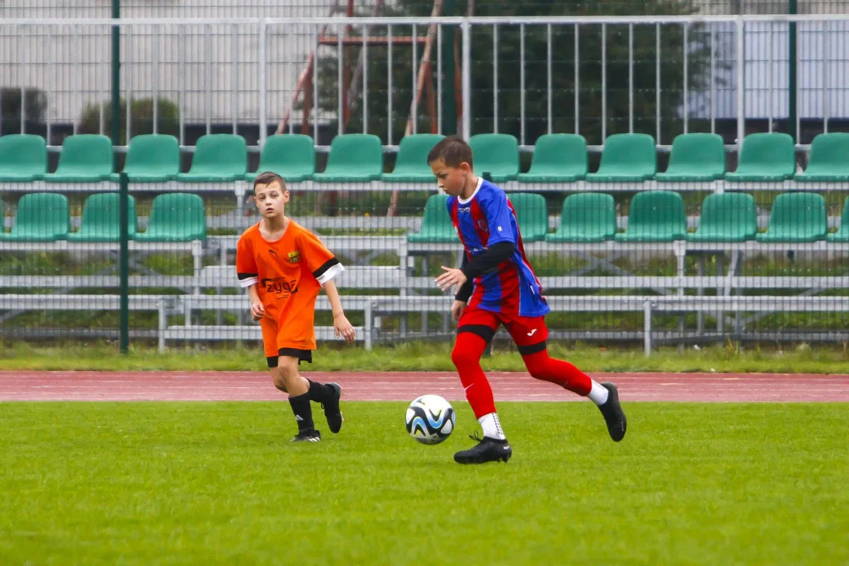 KS Ostrovia z rocznika 2010 wygrywa sobotni mecz! (zdjęcia)