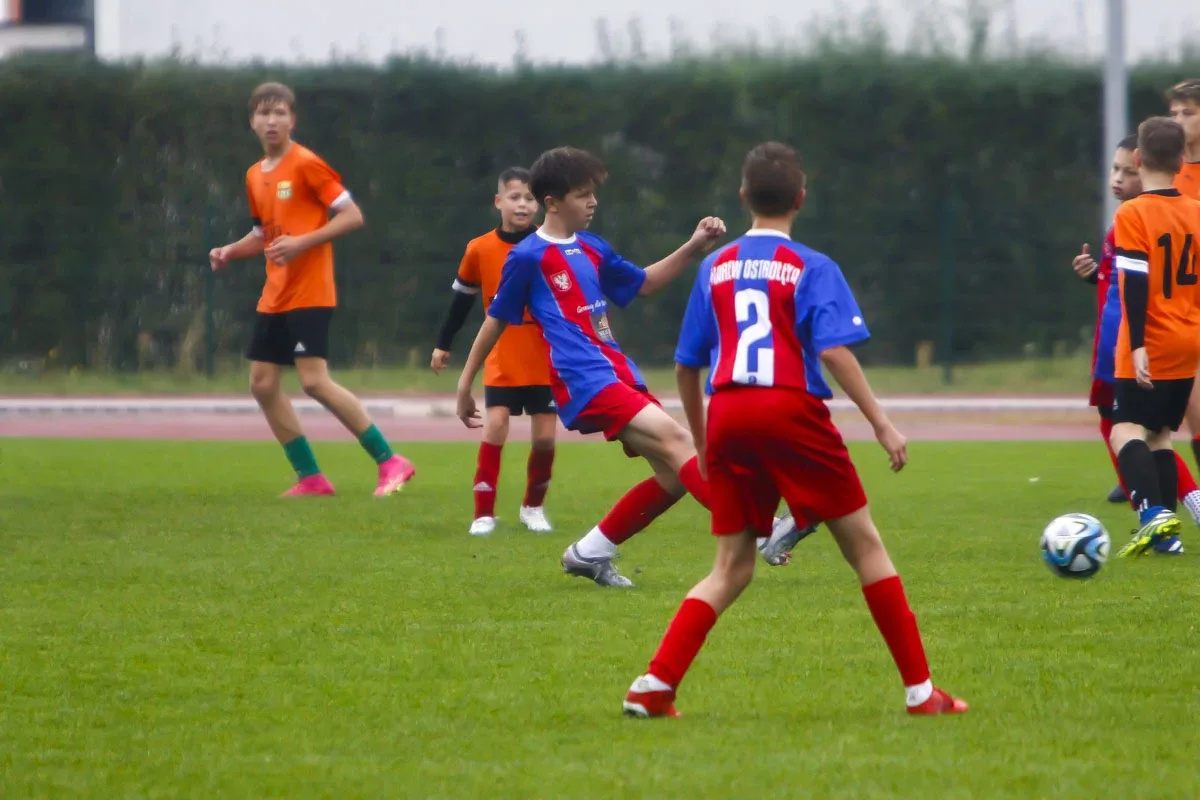 KS Ostrovia z rocznika 2010 wygrywa sobotni mecz! (zdjęcia)
