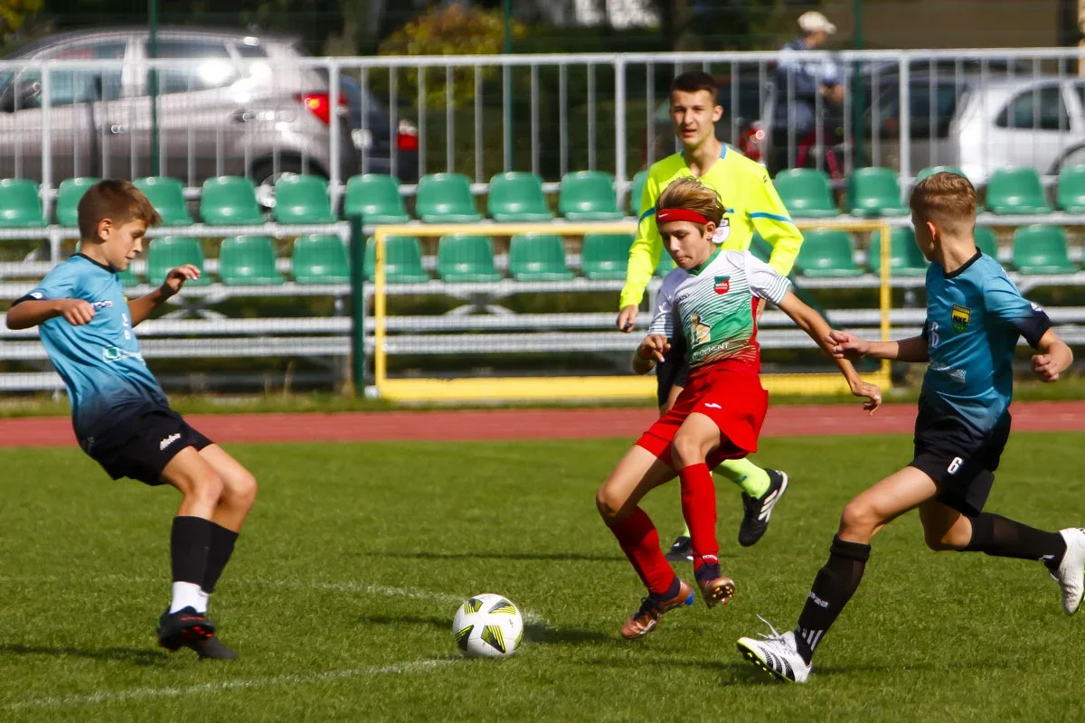 MKS Ostrowianka z rocznika 2011 wygrywa niedzielne spotkanie z Wkra Żuromin! (zdjęcia)
