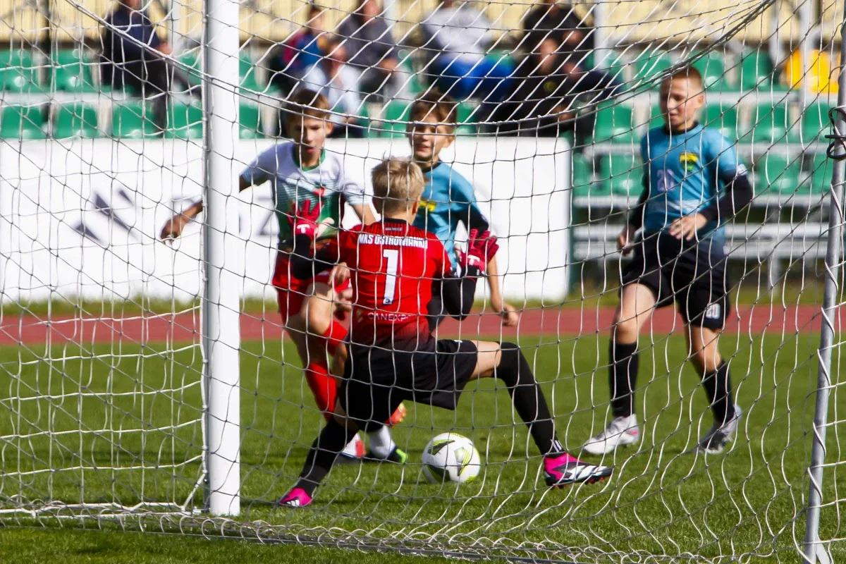 MKS Ostrowianka z rocznika 2011 wygrywa niedzielne spotkanie z Wkra Żuromin! (zdjęcia)