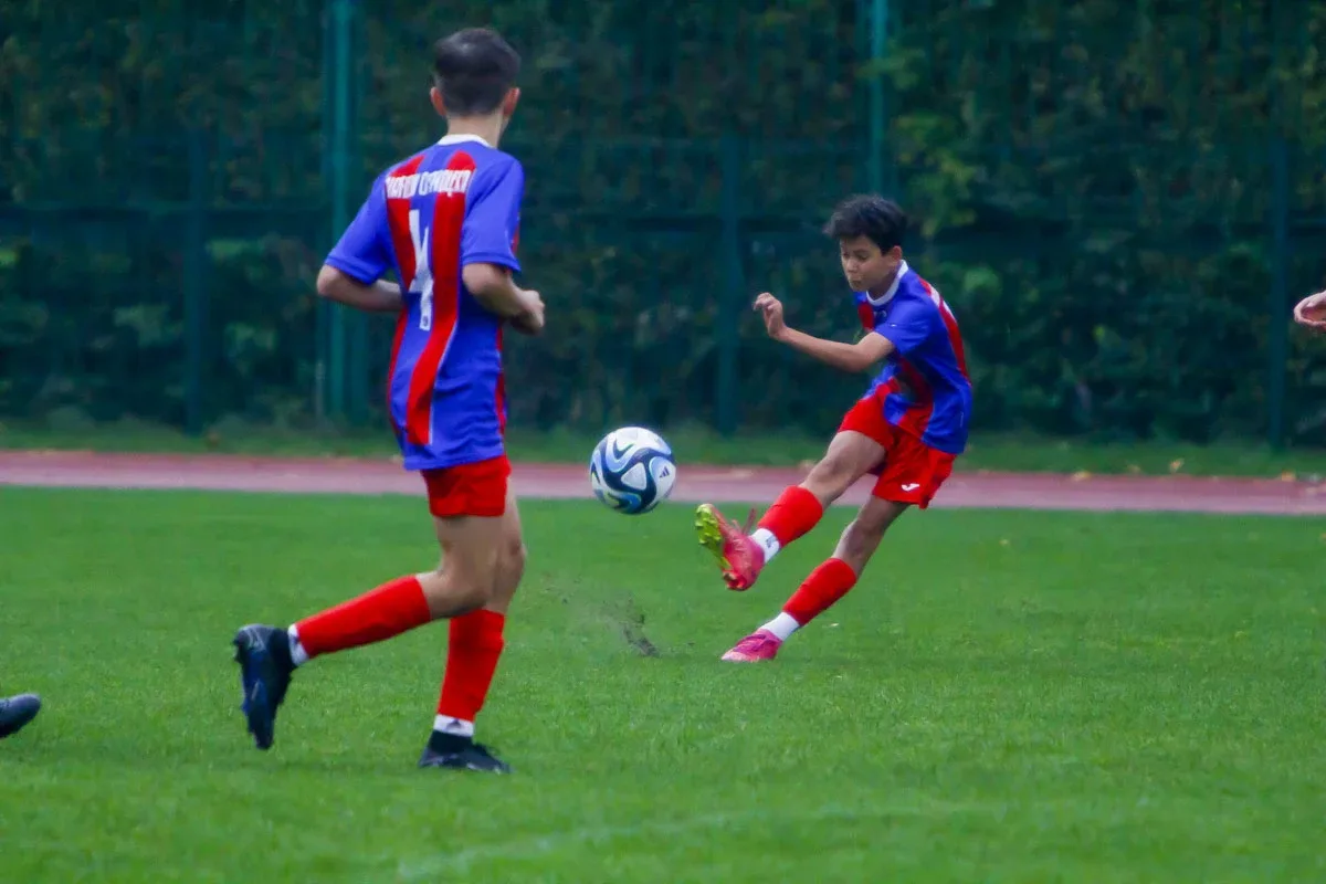 KS Ostrovia z rocznika 2010 wygrywa sobotni mecz! (zdjęcia)