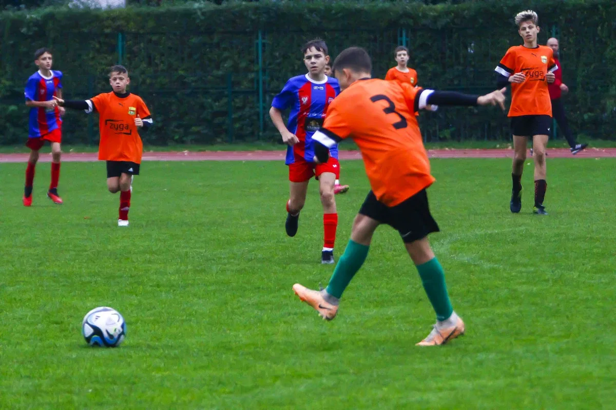 KS Ostrovia z rocznika 2010 wygrywa sobotni mecz! (zdjęcia)