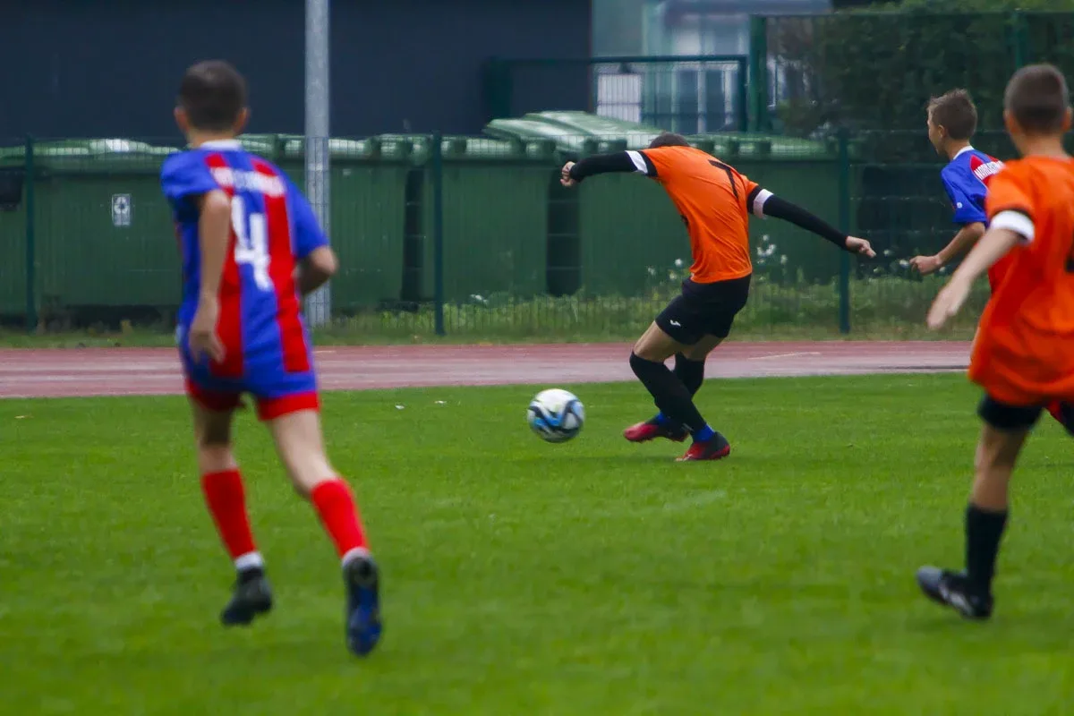 KS Ostrovia z rocznika 2010 wygrywa sobotni mecz! (zdjęcia)