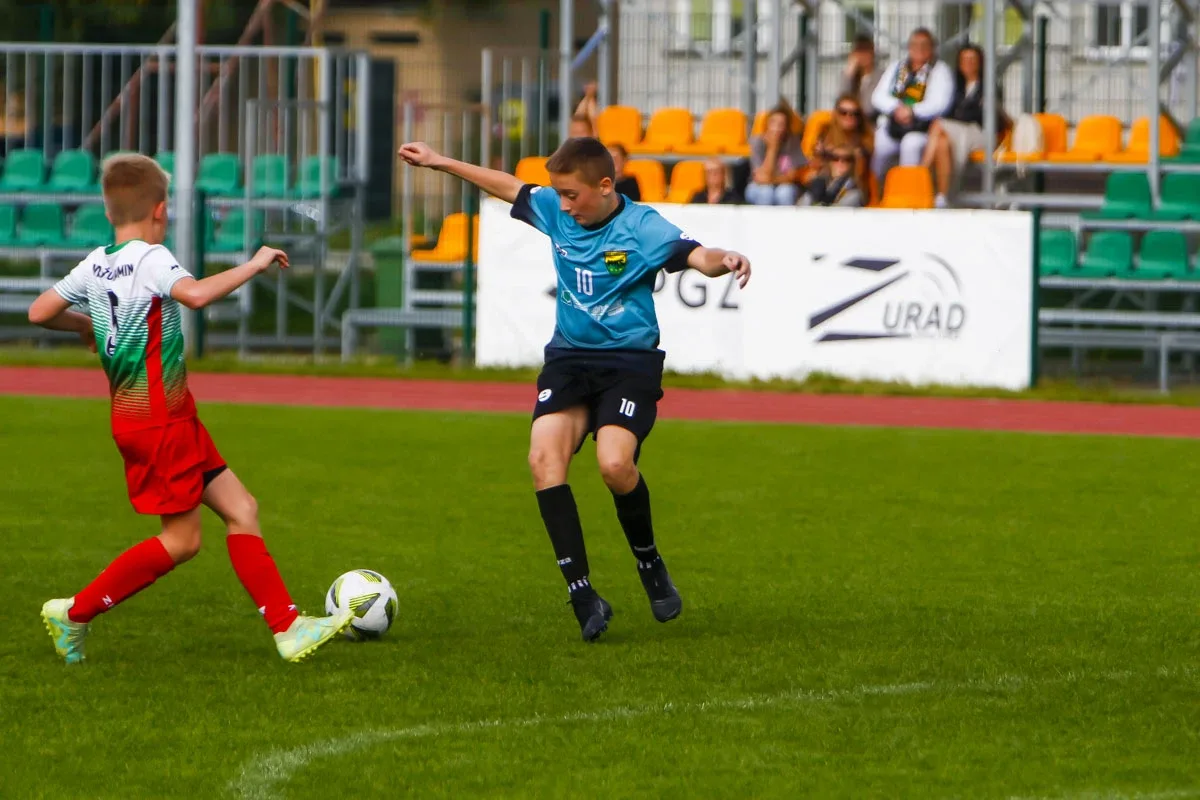 MKS Ostrowianka z rocznika 2011 wygrywa niedzielne spotkanie z Wkra Żuromin! (zdjęcia)