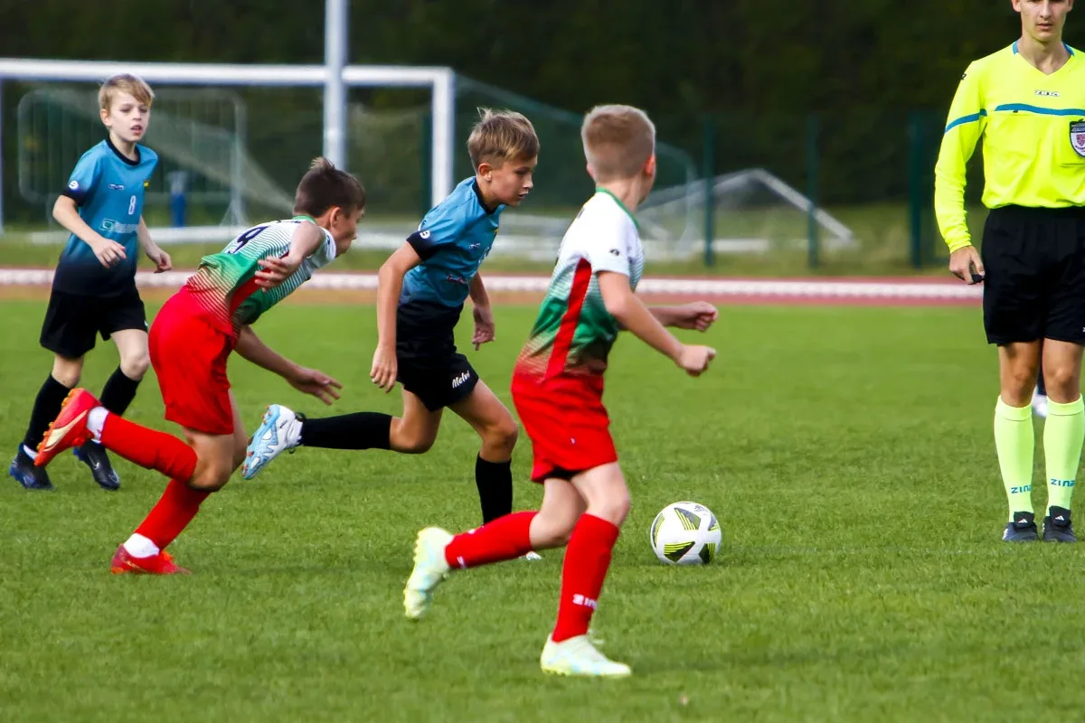 MKS Ostrowianka z rocznika 2011 wygrywa niedzielne spotkanie z Wkra Żuromin! (zdjęcia)