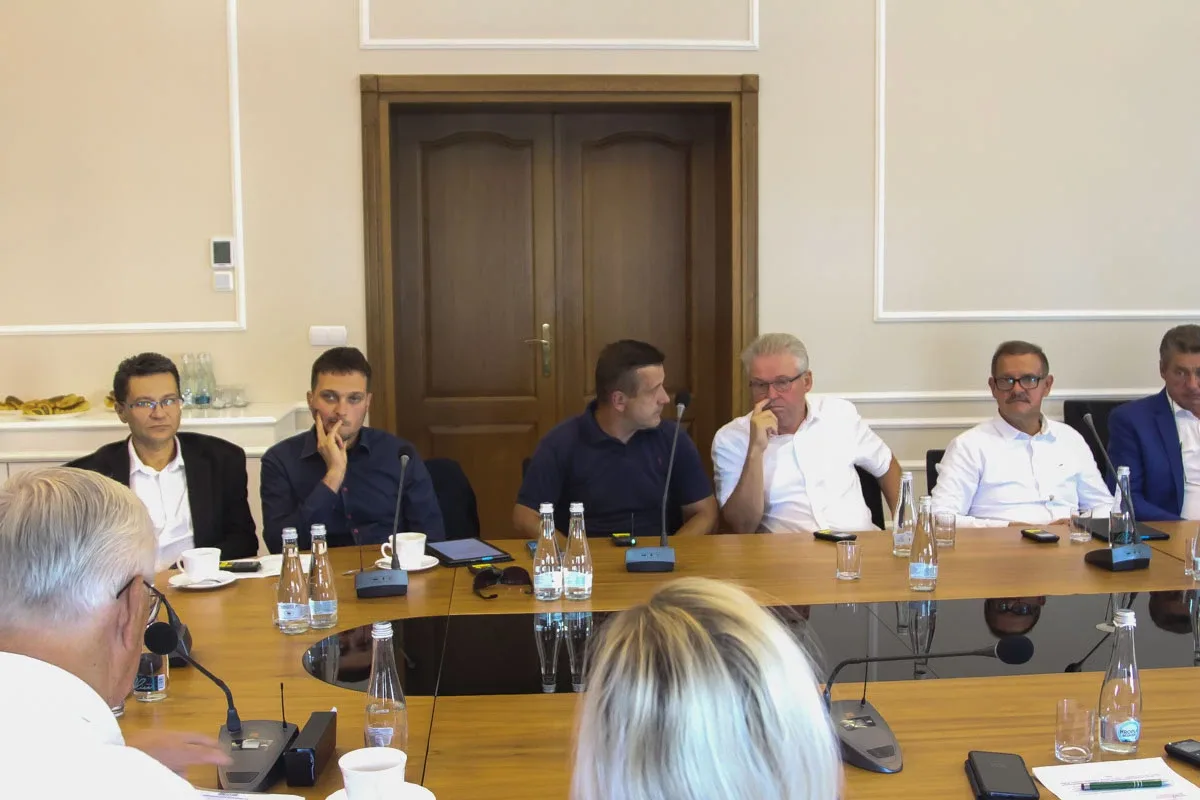 LXV Sesja Rady Powiatu w Ostrowi Mazowieckiej: Ważne decyzje dla przyszłości regionu (zdjęcia)