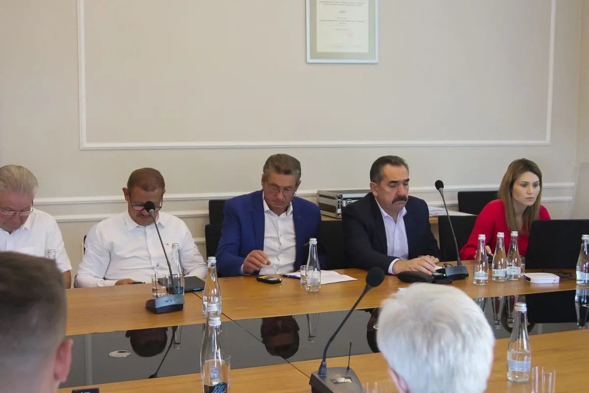 LXV Sesja Rady Powiatu w Ostrowi Mazowieckiej: Ważne decyzje dla przyszłości regionu (zdjęcia)