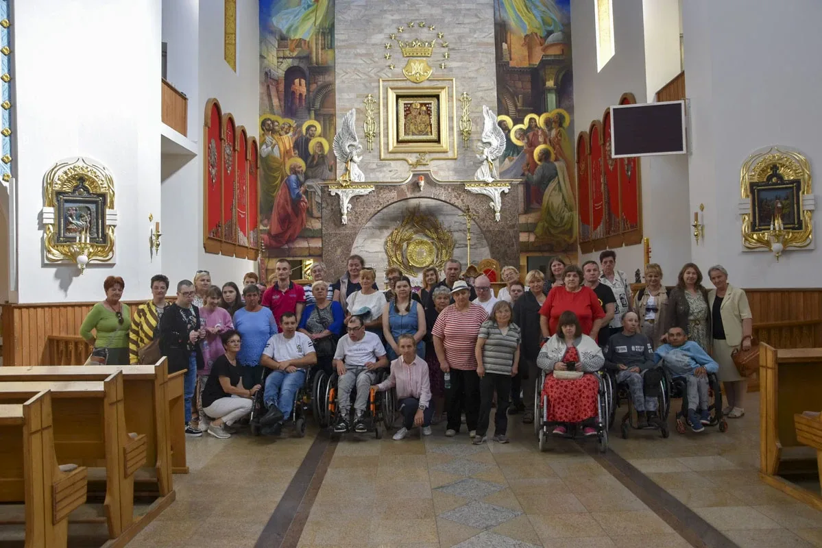 Członkowie stowarzyszenia "Przystań" pielgrzymowali do Hodyszewa (zdjęcia)