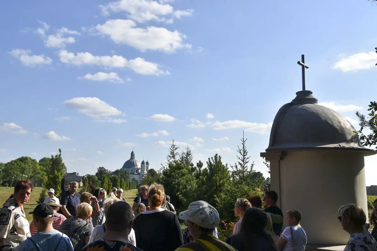 Członkowie stowarzyszenia "Przystań" pielgrzymowali do Hodyszewa (zdjęcia)