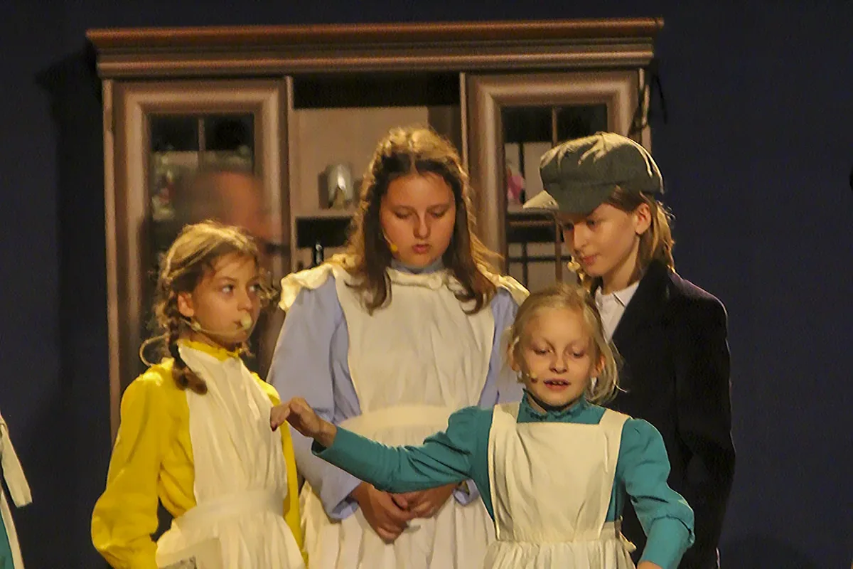 Panna Ania Shirley zachwyca szalonym występem na scenie Kina Ostrovia (zdjęcia)