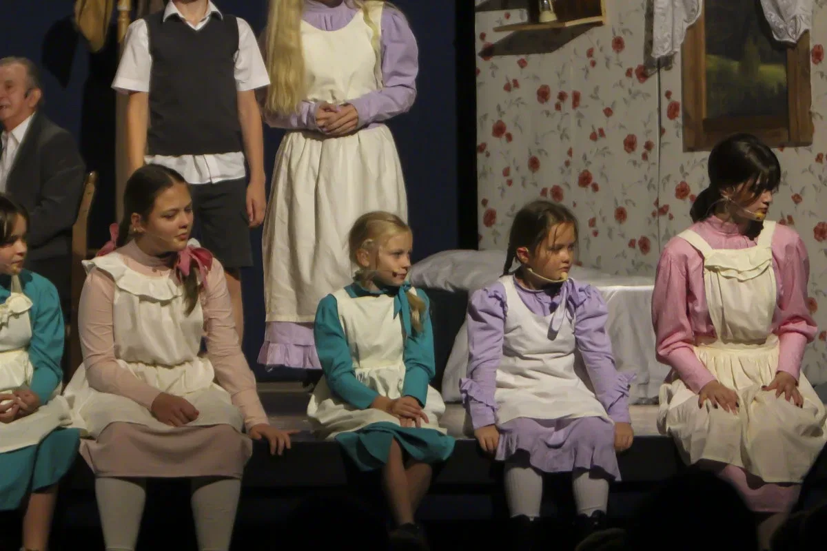 Panna Ania Shirley zachwyca szalonym występem na scenie Kina Ostrovia (zdjęcia)
