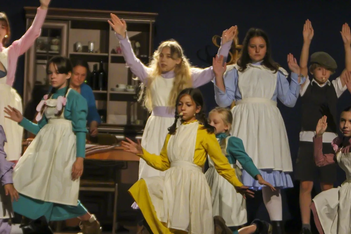 Panna Ania Shirley zachwyca szalonym występem na scenie Kina Ostrovia (zdjęcia)