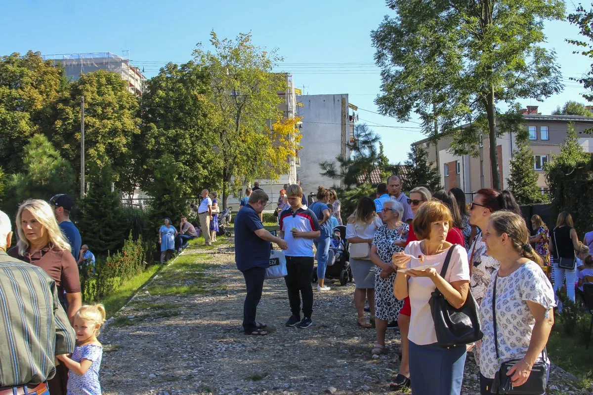 Parafialny Festyn Rodzinny w ogrodzie Parafii WNMP: Dzień pełen radości i wspólnoty (zdjęcia)
