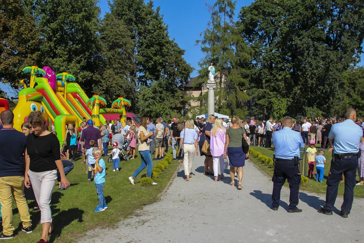 Parafialny Festyn Rodzinny w ogrodzie Parafii WNMP: Dzień pełen radości i wspólnoty (zdjęcia)