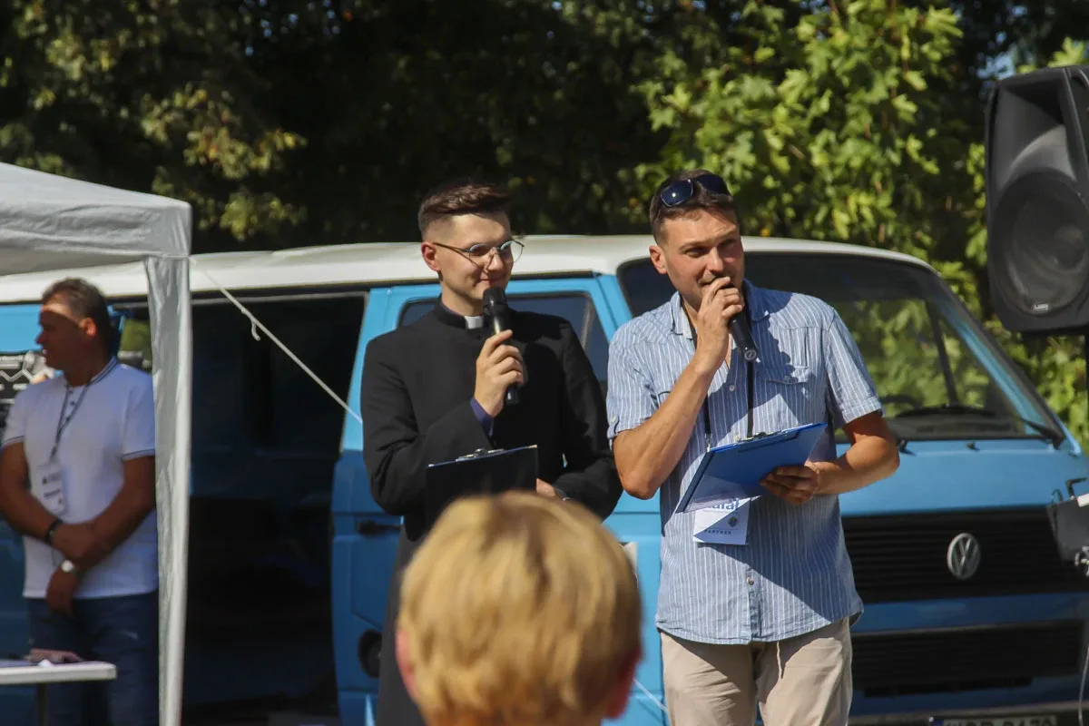 Parafialny Festyn Rodzinny w ogrodzie Parafii WNMP: Dzień pełen radości i wspólnoty (zdjęcia)