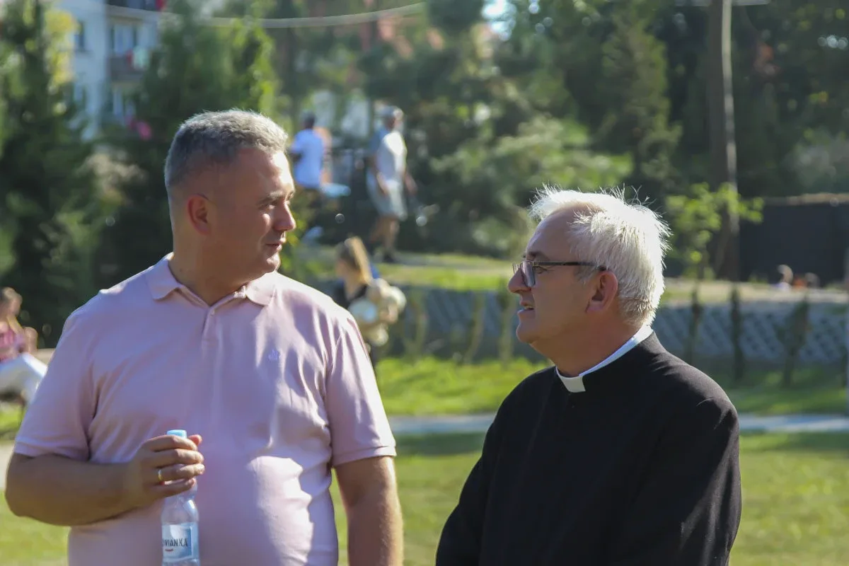 Parafialny Festyn Rodzinny w ogrodzie Parafii WNMP: Dzień pełen radości i wspólnoty (zdjęcia)