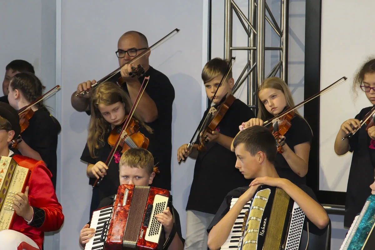 Kurpiowska Kuźnia Muzykantów: Jak młode talenty ożywiają tradycję muzyczną Kurpi (zdjęcia)