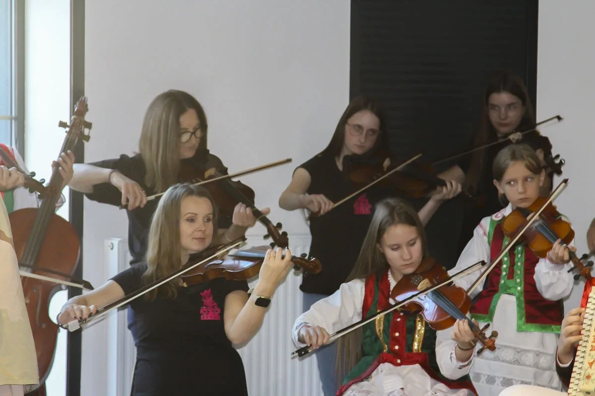 Kurpiowska Kuźnia Muzykantów: Jak młode talenty ożywiają tradycję muzyczną Kurpi (zdjęcia)