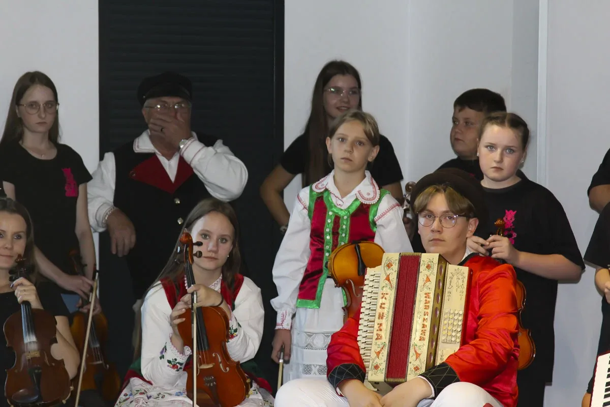 Kurpiowska Kuźnia Muzykantów: Jak młode talenty ożywiają tradycję muzyczną Kurpi (zdjęcia)