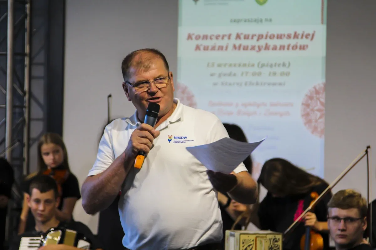 Kurpiowska Kuźnia Muzykantów: Jak młode talenty ożywiają tradycję muzyczną Kurpi (zdjęcia)