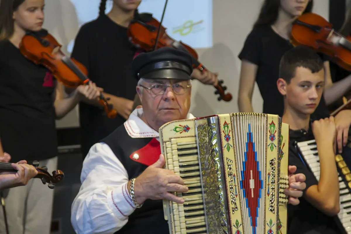Kurpiowska Kuźnia Muzykantów: Jak młode talenty ożywiają tradycję muzyczną Kurpi (zdjęcia)