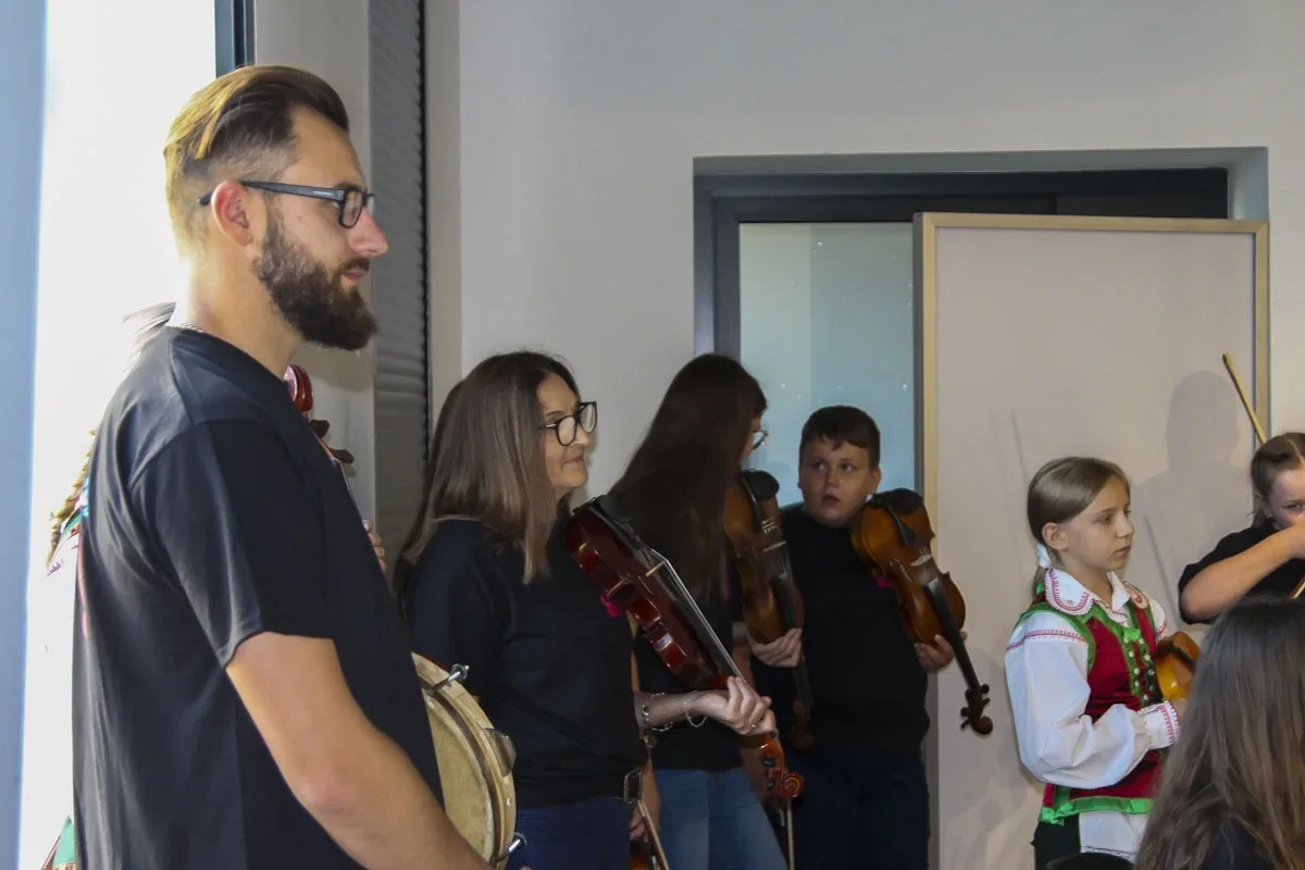Kurpiowska Kuźnia Muzykantów: Jak młode talenty ożywiają tradycję muzyczną Kurpi (zdjęcia)