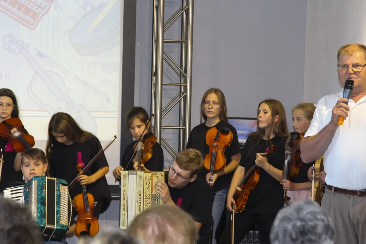 Kurpiowska Kuźnia Muzykantów: Jak młode talenty ożywiają tradycję muzyczną Kurpi (zdjęcia)