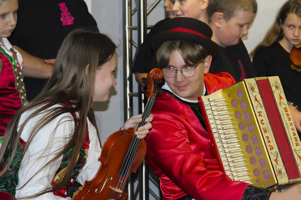 Kurpiowska Kuźnia Muzykantów: Jak młode talenty ożywiają tradycję muzyczną Kurpi (zdjęcia)