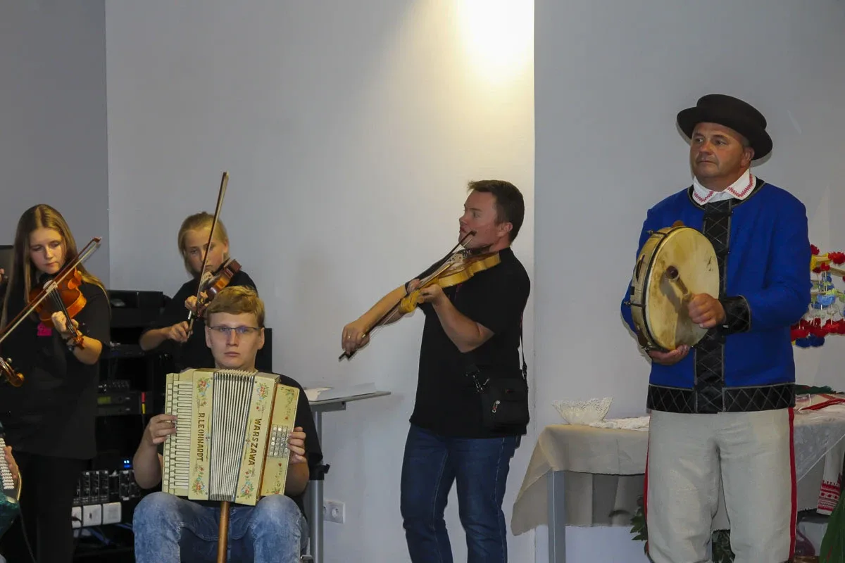 Kurpiowska Kuźnia Muzykantów: Jak młode talenty ożywiają tradycję muzyczną Kurpi (zdjęcia)