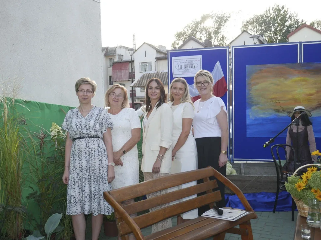 Narodowe Czytanie w Małkini Górnej: "Nad Niemnem" w wykonaniu aktorów, uczniów i mieszkańców (zdjęcia)