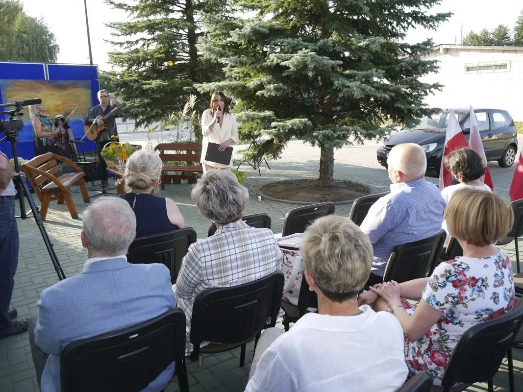 Narodowe Czytanie w Małkini Górnej: "Nad Niemnem" w wykonaniu aktorów, uczniów i mieszkańców (zdjęcia)