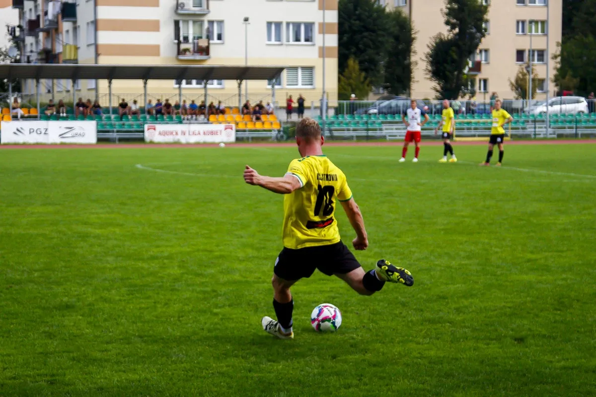 Mecz KS Ostrovia vs Wkra Radzanów (zdjęcia)