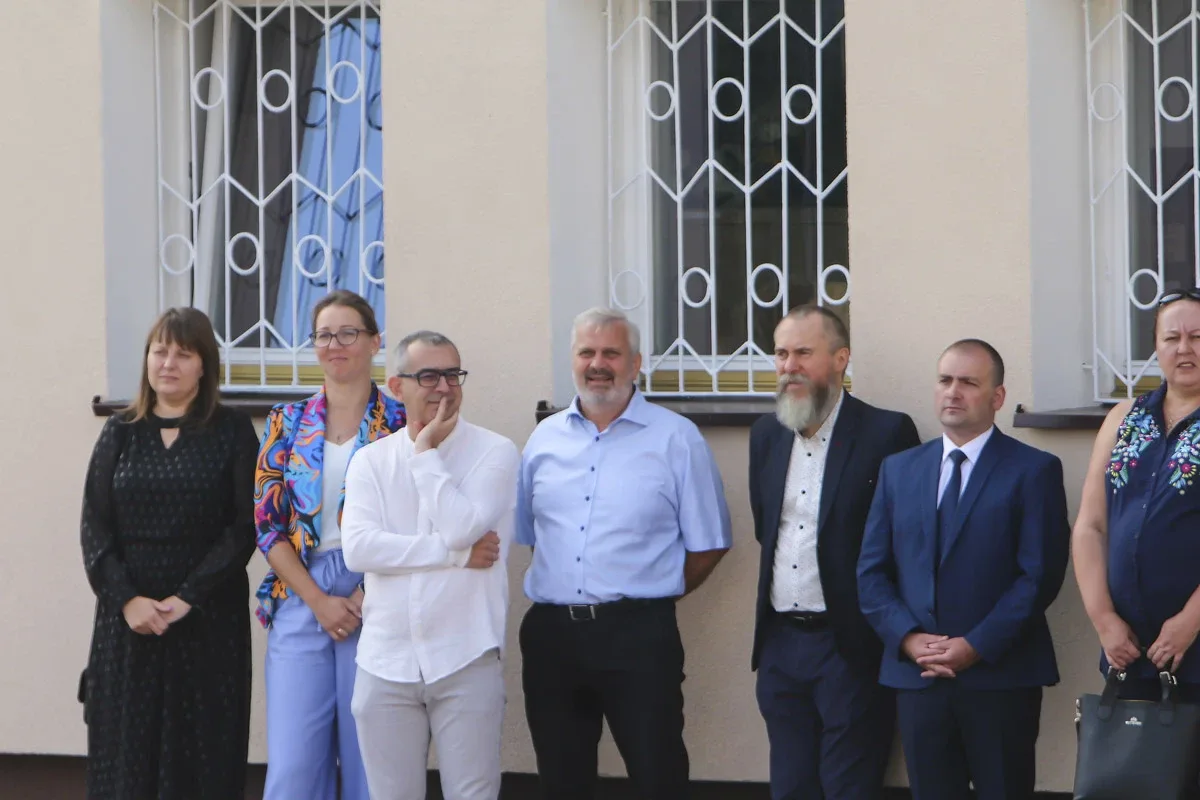 Rozpoczęcie roku szkolnego w ostrowskich szkołach (zdjęcia)