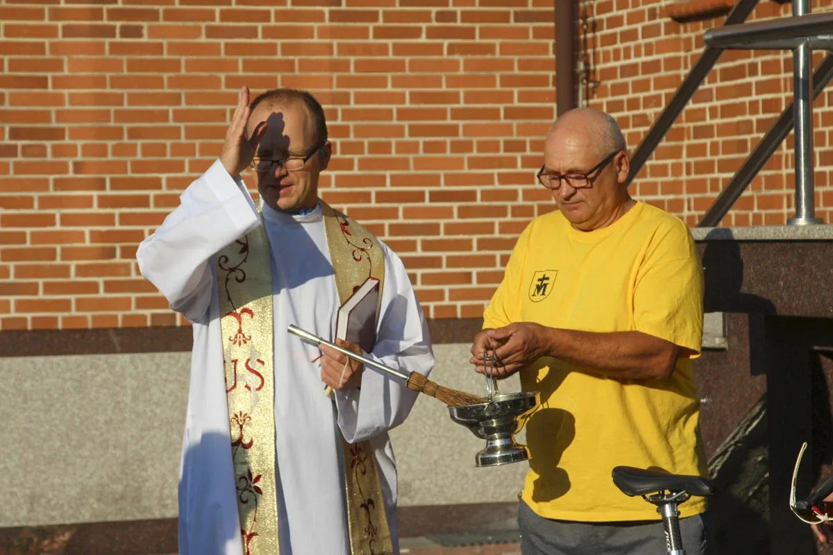 Parafianie wyruszyli w rowerową pielgrzymkę do Łomży (zdjęcia)